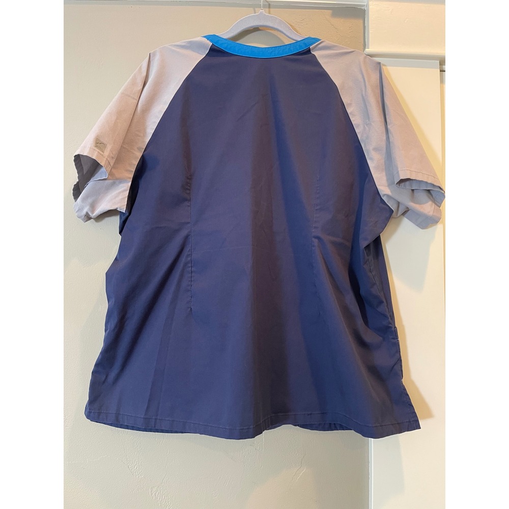 Butter-Soft Stretch Scrub Top Womens 2X Navy Blue Grey Colorblock V-Neck Pockets - Picture 3 of 11